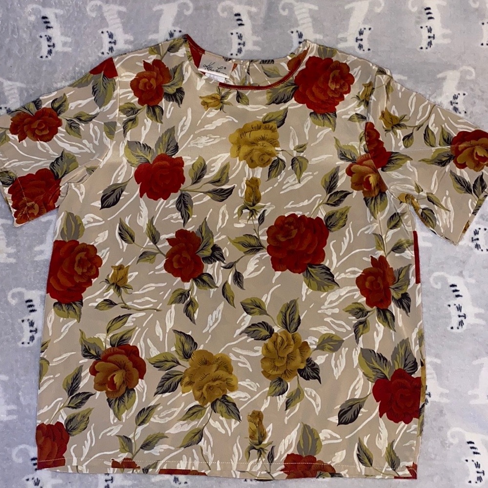 Kathie Lee floral top